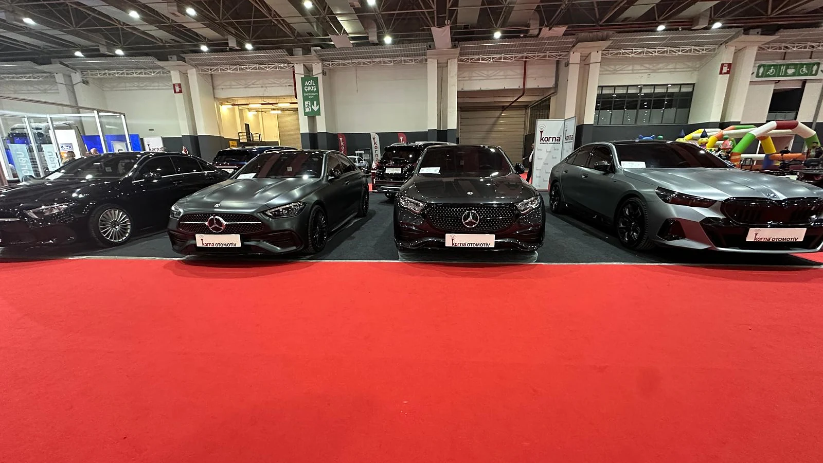 Korna Otomotiv fuar standında sergilenen araçlar
